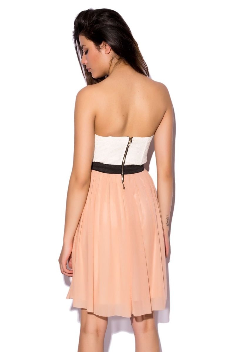 vestido corto skater con falda de vuelo color coral y corpiño blanco